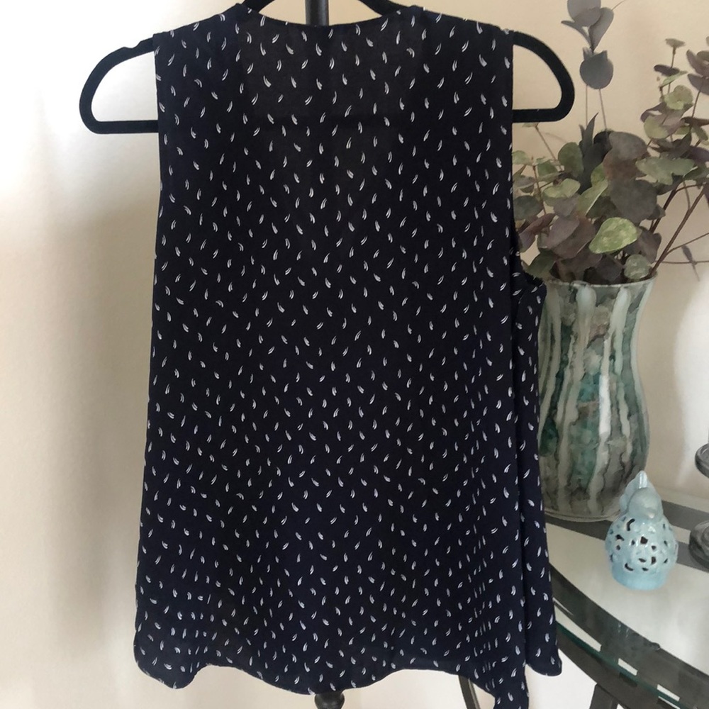 Ann Taylor Sleeveless VNeck Navy Blue/White Blouse - Picture 2 of 2